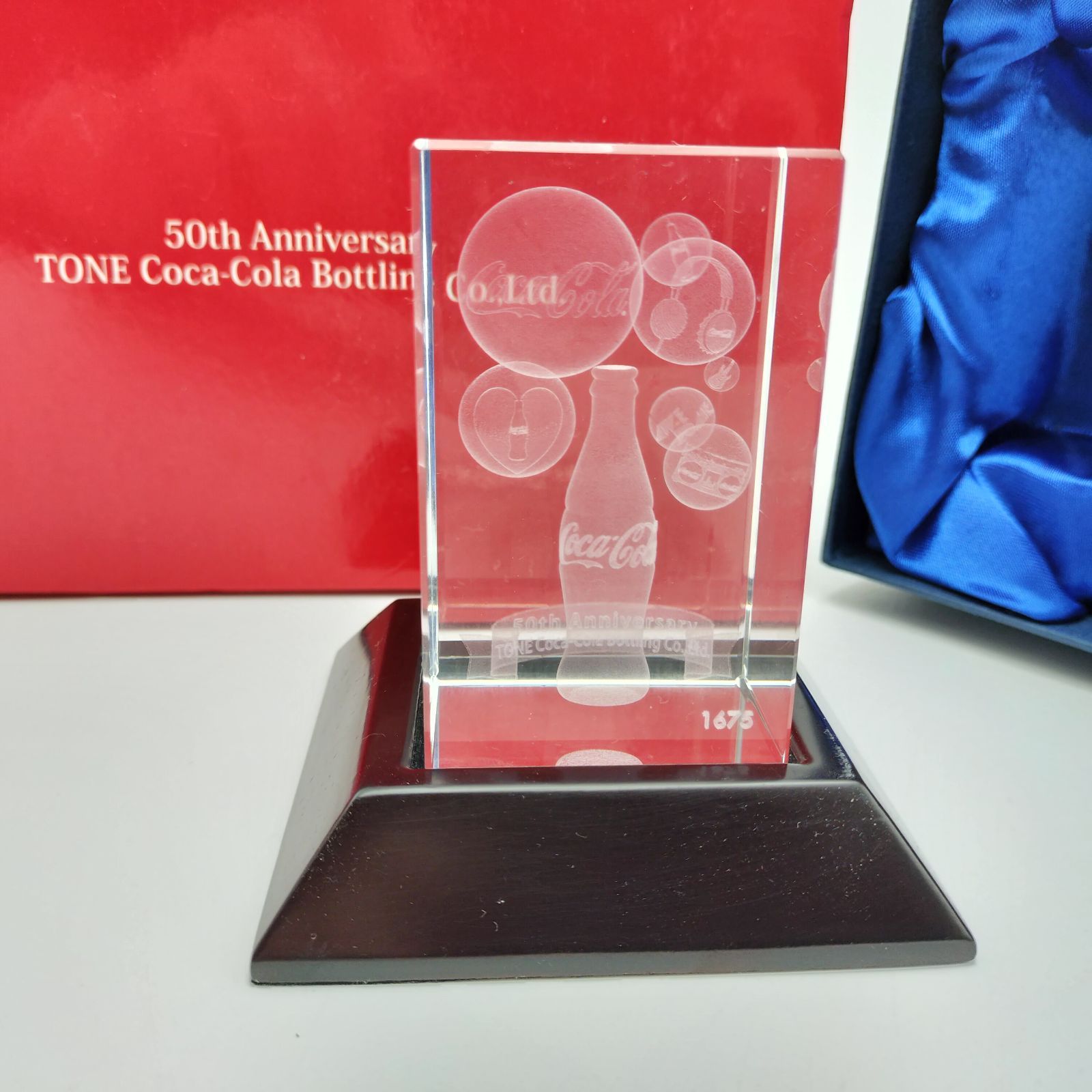 コカ・コーラ 50周年記念 3Dクリスタル オブジェ 台座付 箱入り - メルカリ