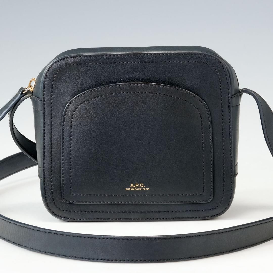 A.P.C アーペーセー　ルイゼットスクエア　ショルダーバッグ　レザー　ブラウン A.P.C アーペーセー ルイゼットスクエア ショルダーバッグ レザー ブラウン