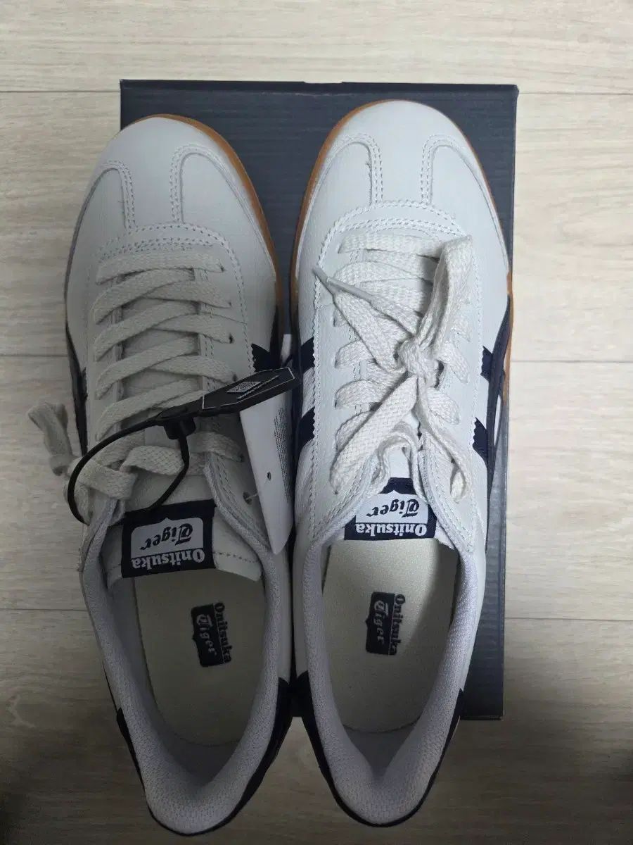 270 オニツカタイガー トゥーテン 白 紺