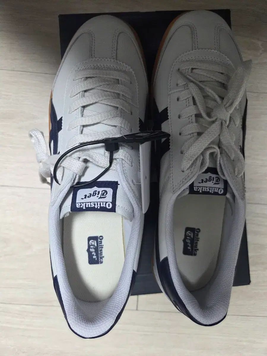 270 オニツカタイガー トゥーテン 白 紺