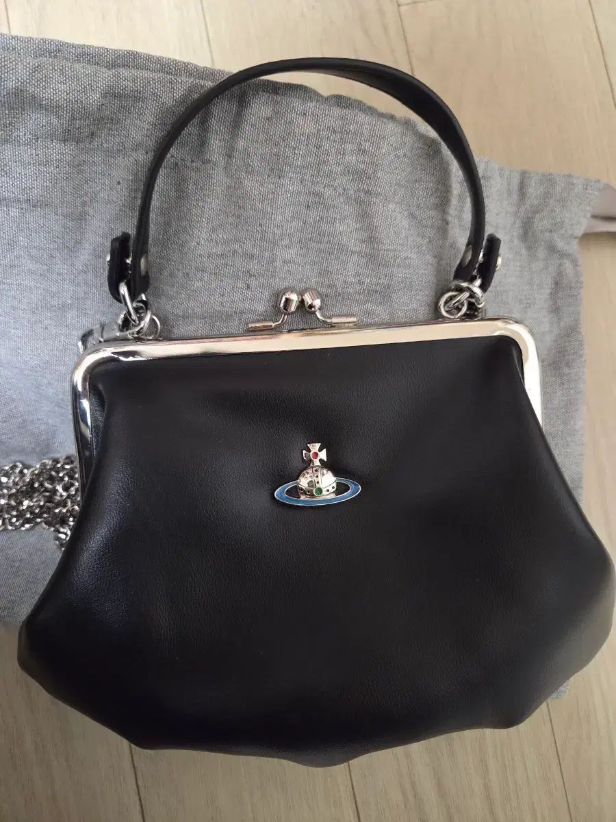 ヴィヴィアン ウエストウッド チェーン クロスバッグ