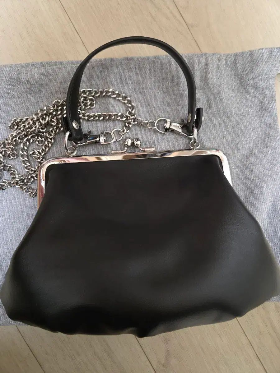  ヴィヴィアン ウエストウッド チェーン クロスバッグ メッセンジャーバッグ ショルダーバッグ