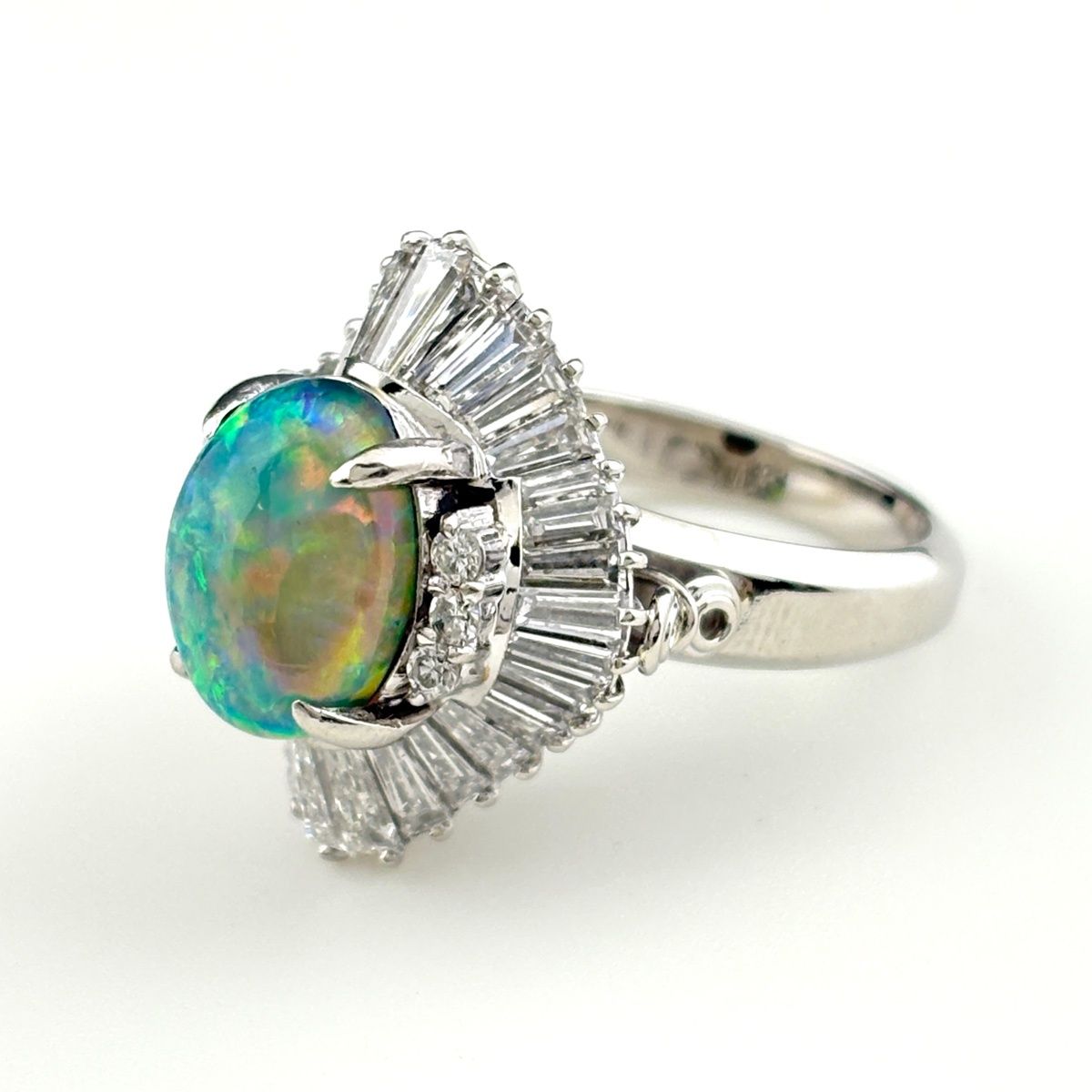 オパール デザインリング プラチナ 指輪 メレダイヤ リング 9号 Pt900