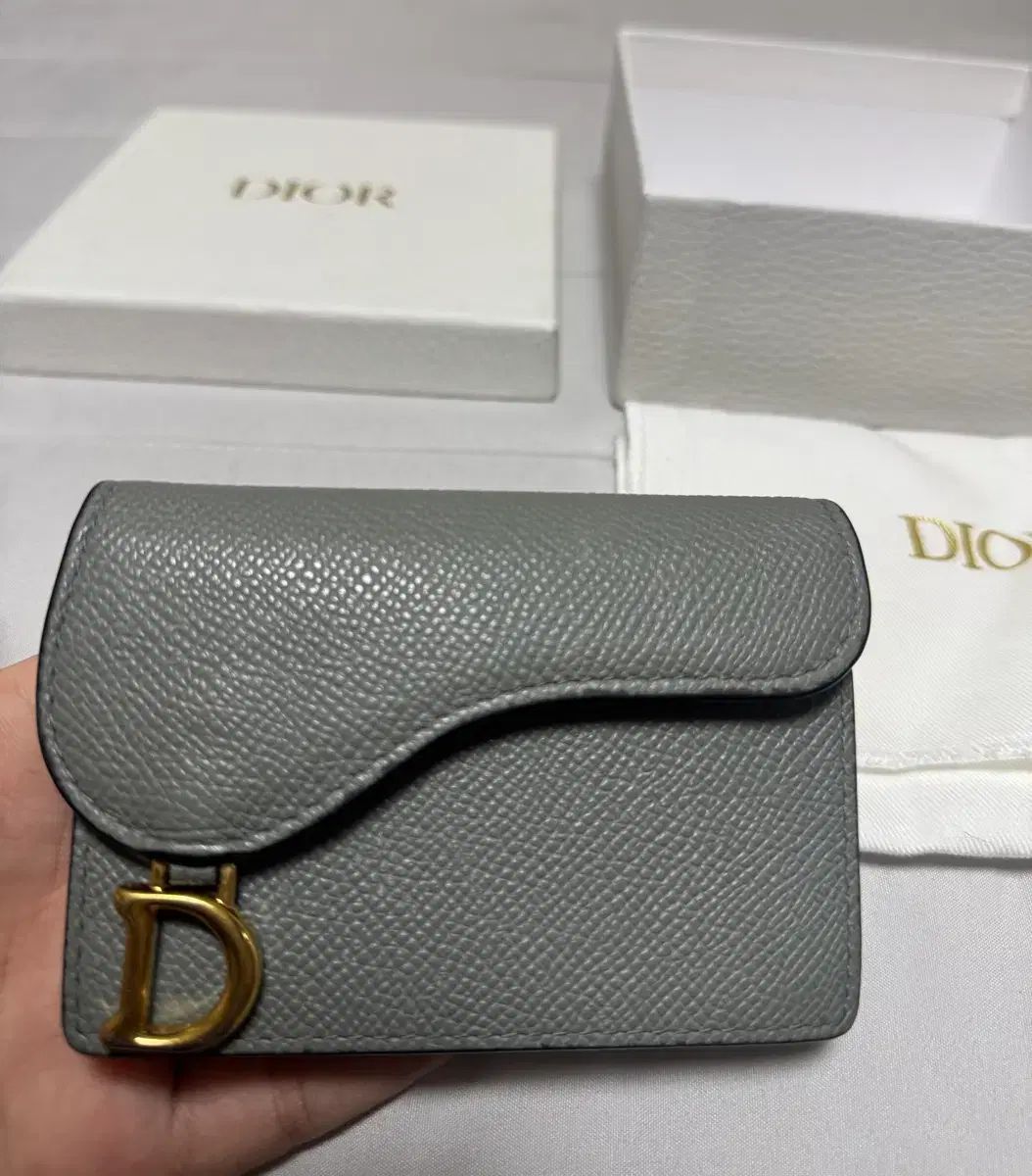 Dior 財布 サドル　グレー DIOR SADDLE ロータスウォレット グレー 【公式通販】