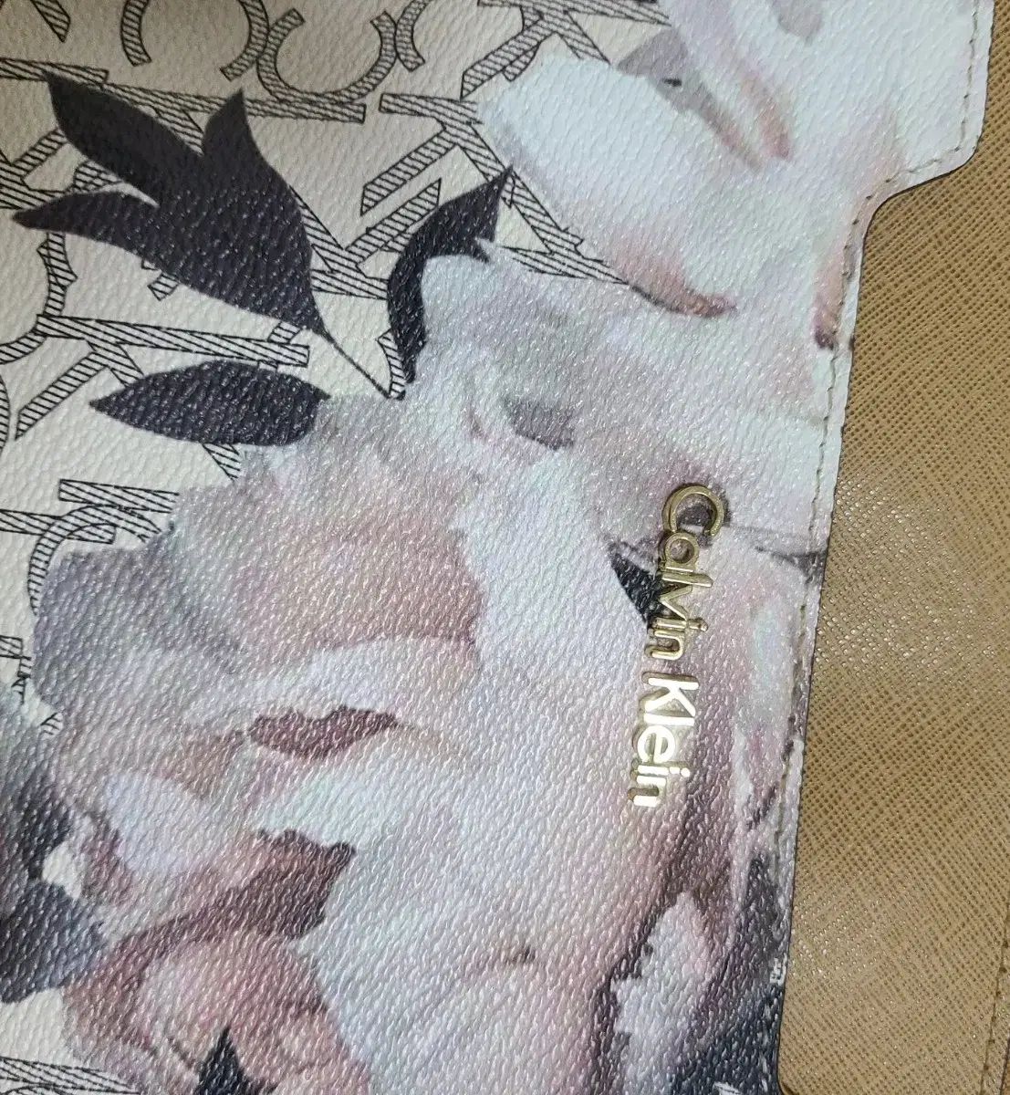 Calvin Klein CK モノグラム フラワー クラッチバッグ