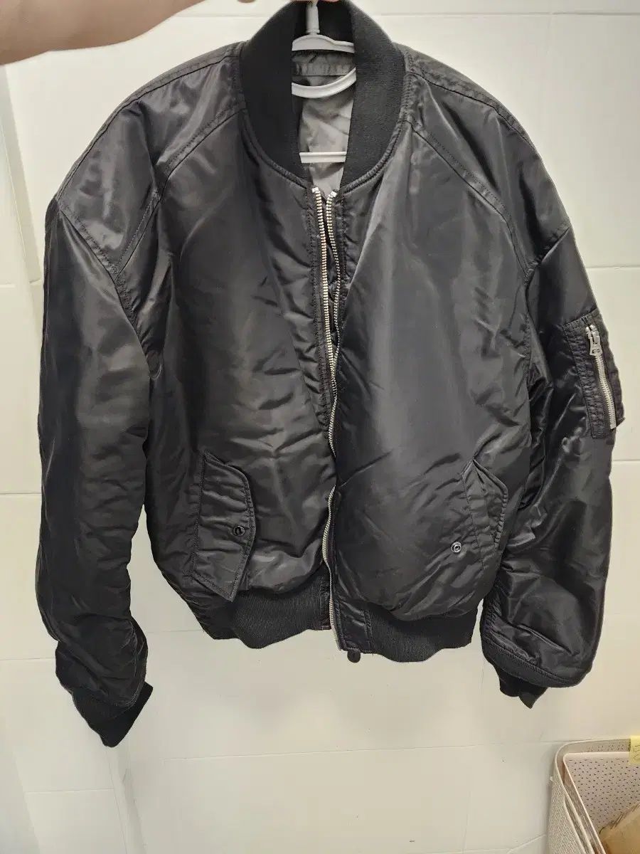 アルファ インダストリーズ MA 1 ブラック m ルーズフィット ラグラン サイド ジップ