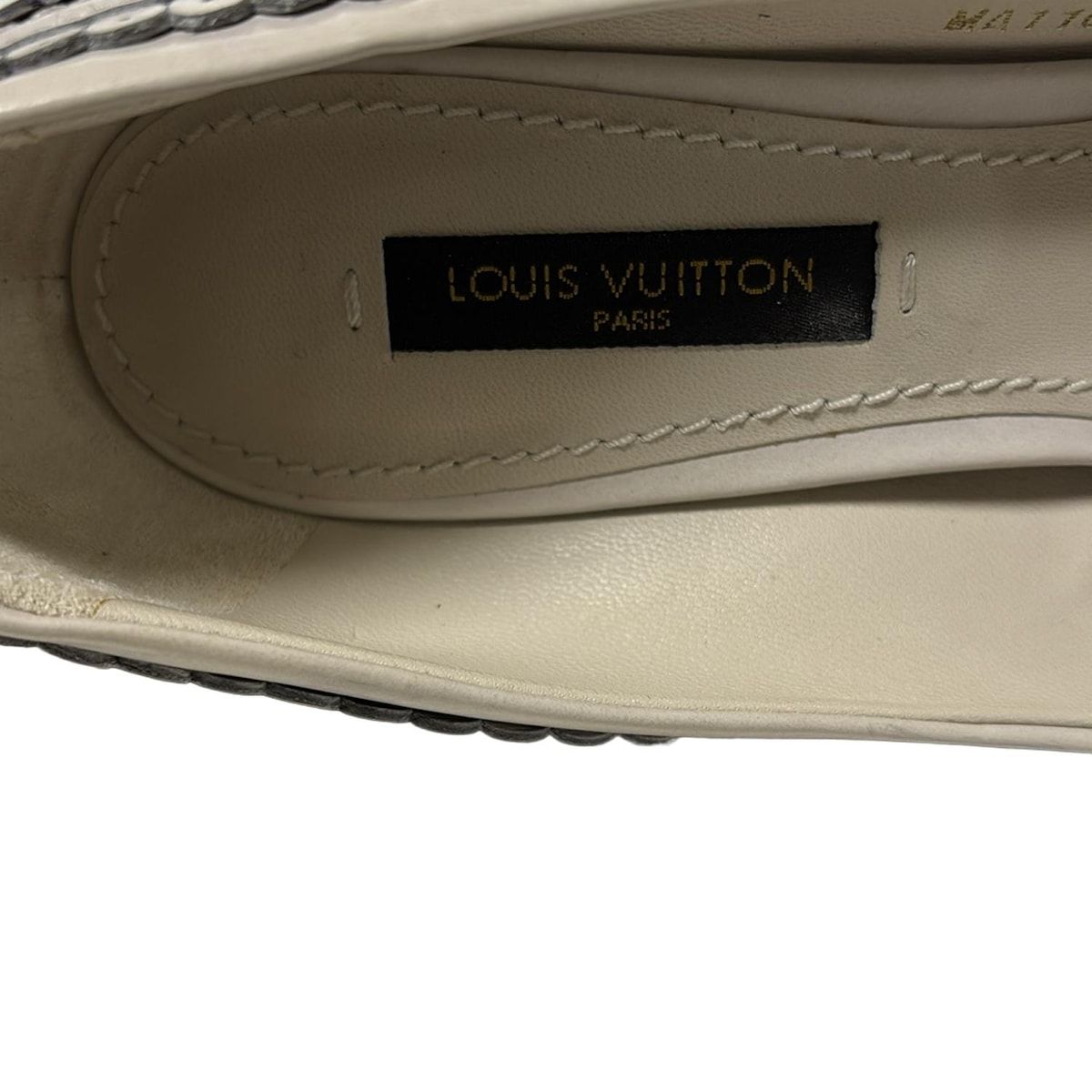 - ライトグレー