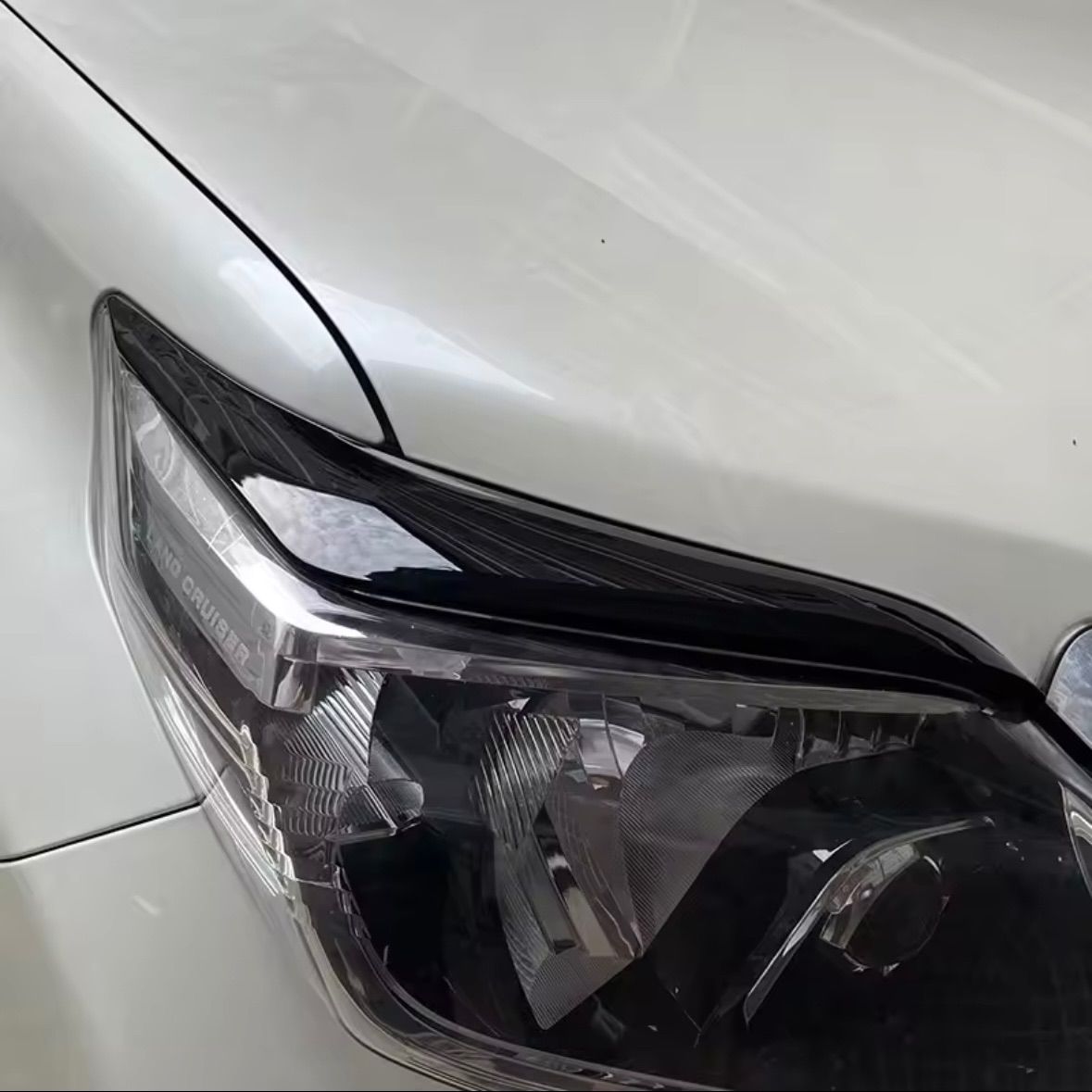 アイライン ヘッドライトガーニッシュ ランクル 150 中期 2014〜2017 ランドクルーザープラド　左右セット 社外