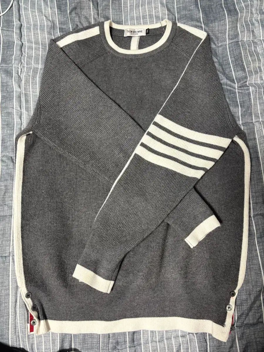 トム・ブラウン グレー ニット プルオーバー - メルカリ