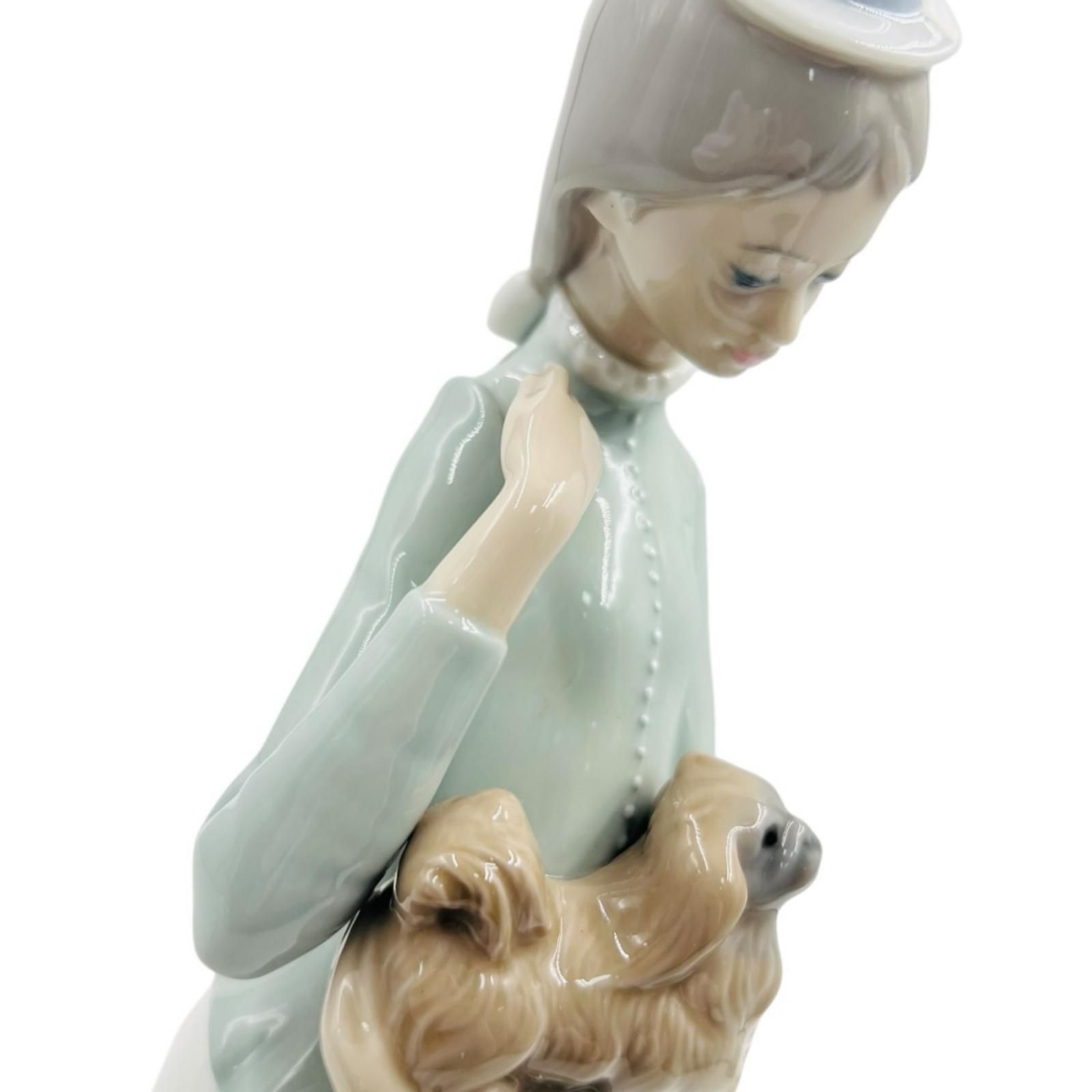 LLADRO リヤドロ 4893 仔犬とお散歩 仔犬を抱く貴婦人 フィギュリン