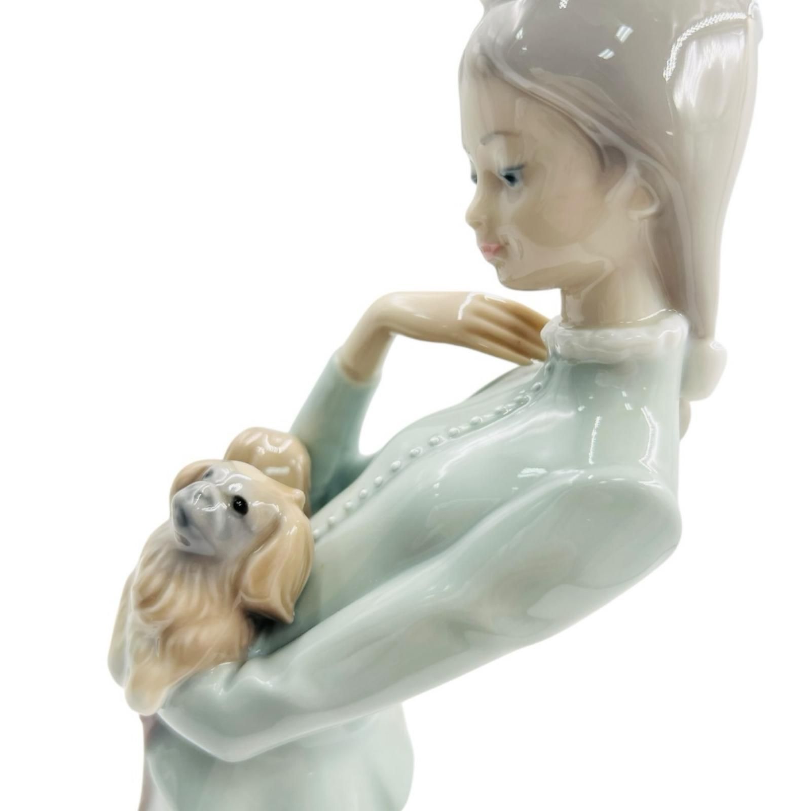 LLADRO リヤドロ 4893 仔犬とお散歩 仔犬を抱く貴婦人 フィギュリン