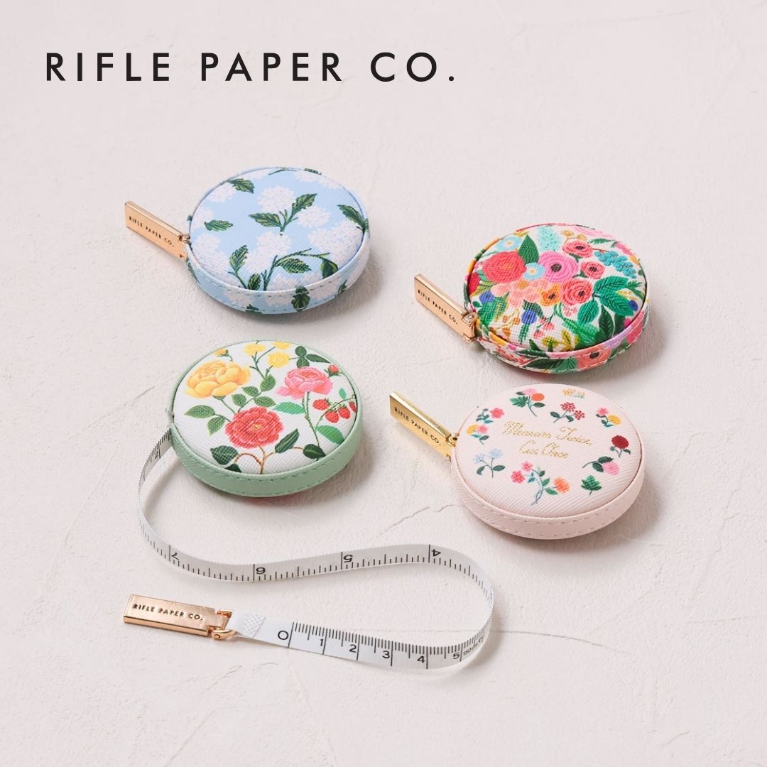 ライフルペーパー Rifle Paper Co. メジャー 巻尺 アメリカ 可愛い おしゃれ 花柄 採寸 柔らかい 持ち運び ロゴ入り グリーン ベージュ ブルー マルチカラー 150m MTM00 Fi008