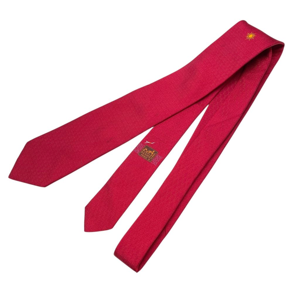 エルメス ネクタイ レギュラータイ Hロゴ 太陽 シルク レッド 428944 T HERMES 安心品質 上質 洗練感 感 フォーマル感