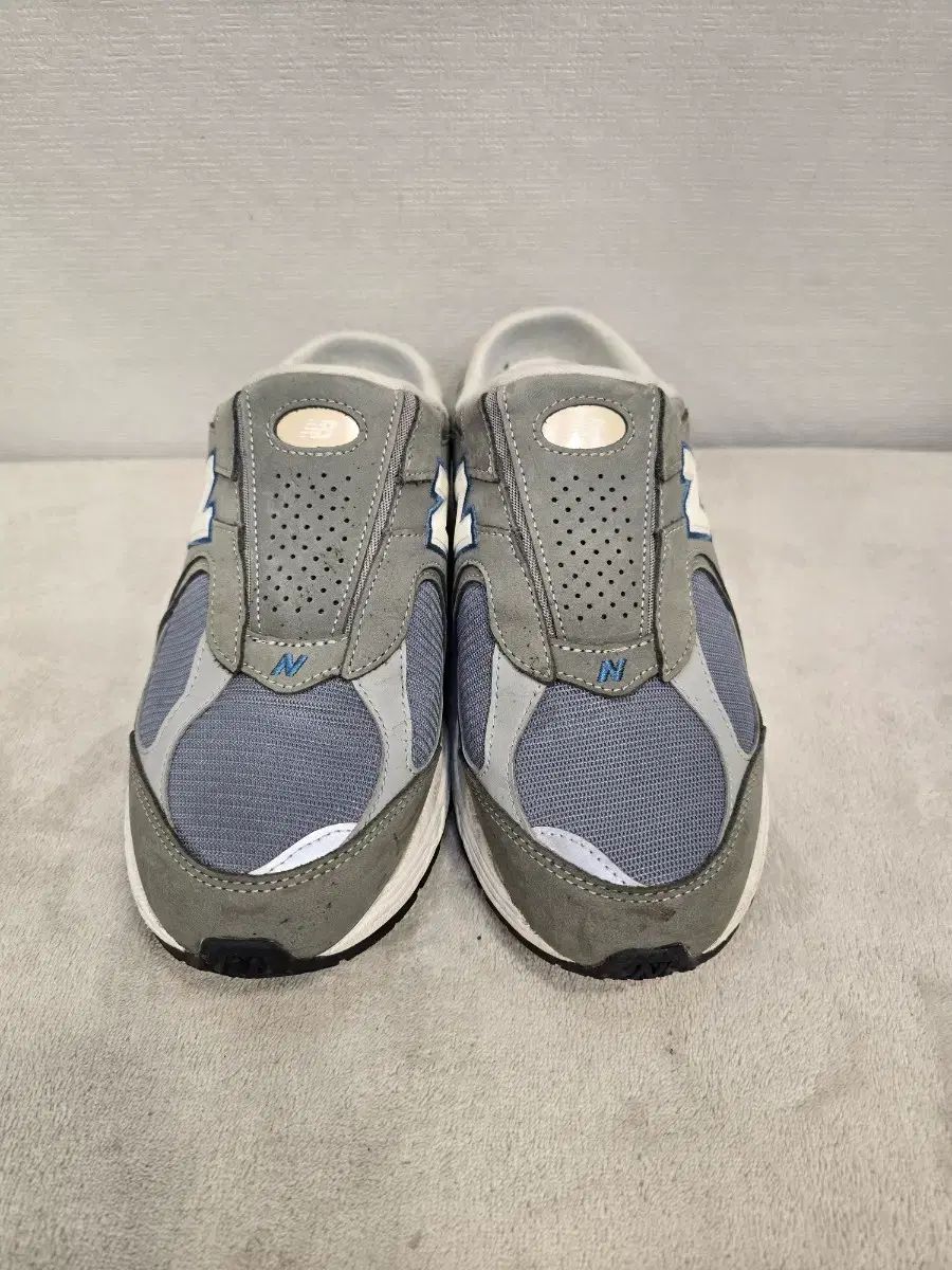 ニュー ンス 2002 R ミュール レインクラウド スリッパ グレー 270