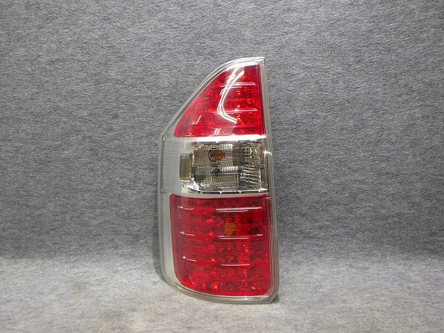 新作，豊富な 70系 ノア 左テール ZRR70/75 前期 ２８－１９８０81561-28430 トヨタ LED玉切れ無し 251218040 外装・エアロ