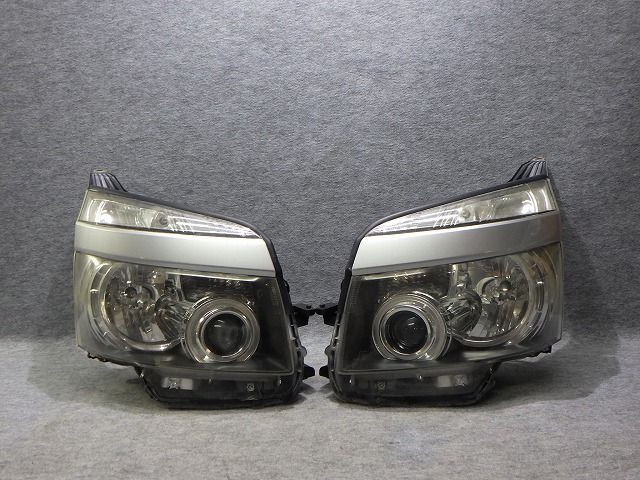 70系 ヴォクシー ヘッドライト左右 HID ZRR70/75 前期 28-202 V7