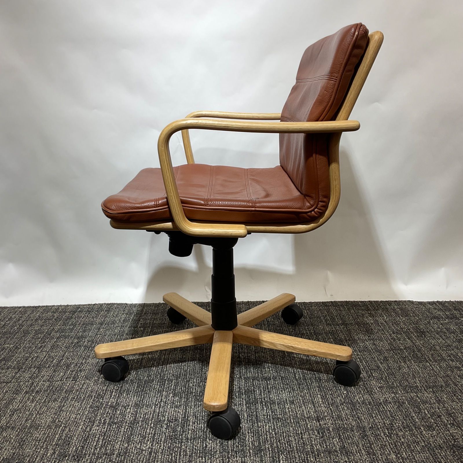 Conde House・カンディハウス】ラベンダー ダイニング(21) アーム