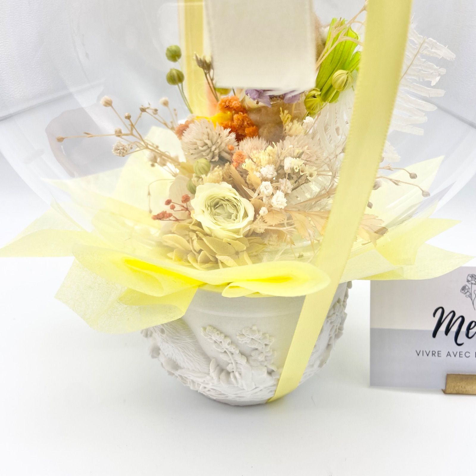 羊毛カワウソとプリザーブドフラワーのフラワーバルーンギフト｜透明感