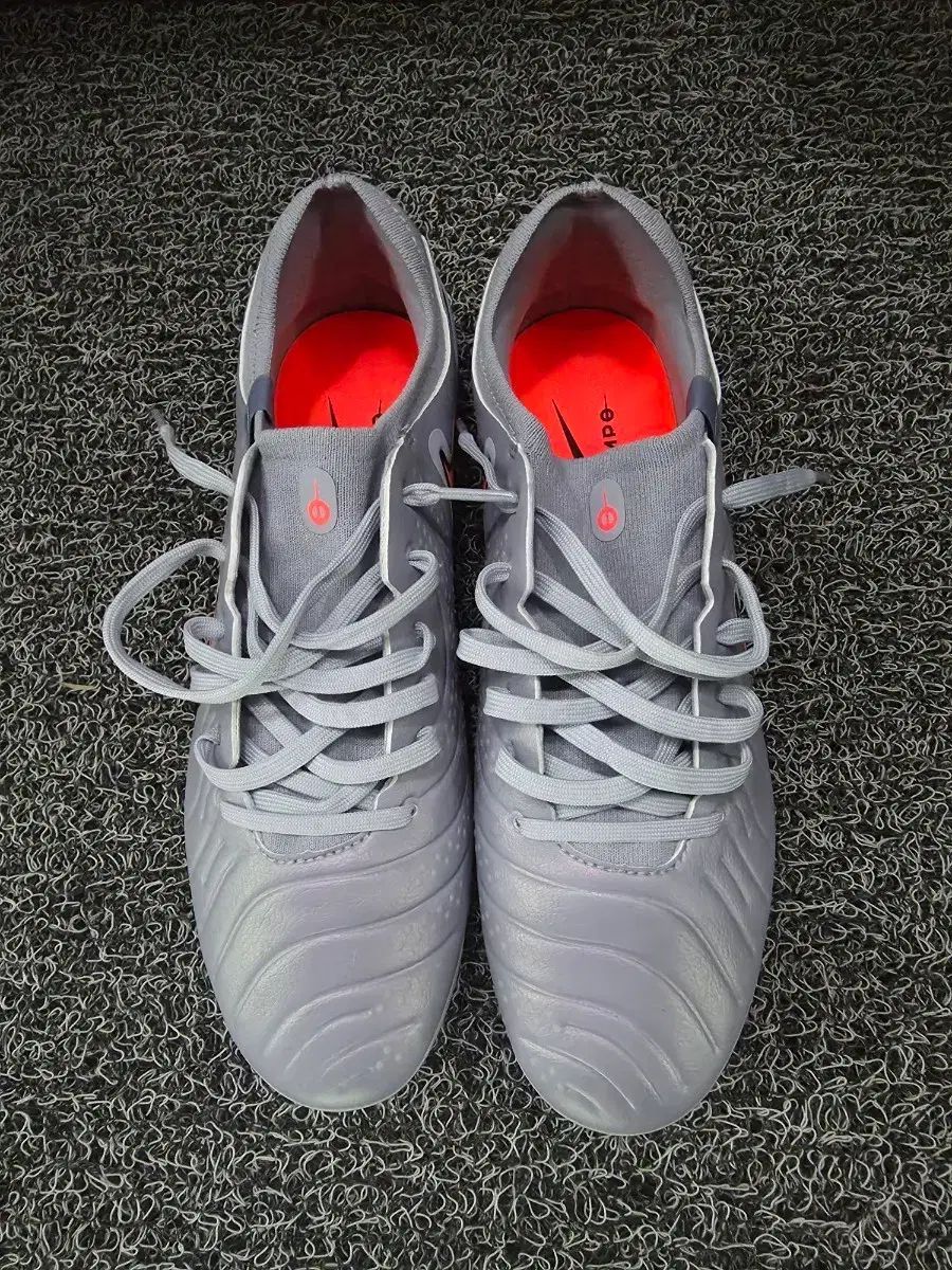 ナイキティエンポ 配送 サッカーシューズ 265 NIKE(ナイキ) ティエンポ