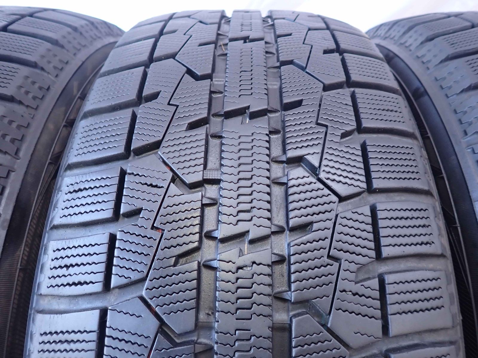  冬4本SET 会社宛 225 50 R 17 94 Q トーヨー オブザーブ ガリット GIZ 製 アコード スカイライン レガシィ マジェスタ NO W 0520 17インチ スタッドレス