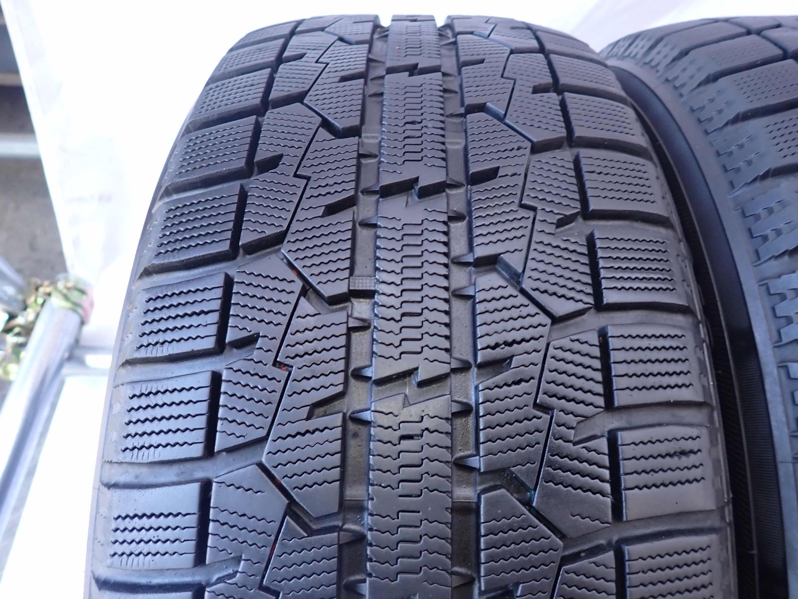 冬4本SET 会社宛 225 50 R 17 94 Q トーヨー オブザーブ ガリット GIZ 製 アコード スカイライン レガシィ マジェスタ NO W 0520