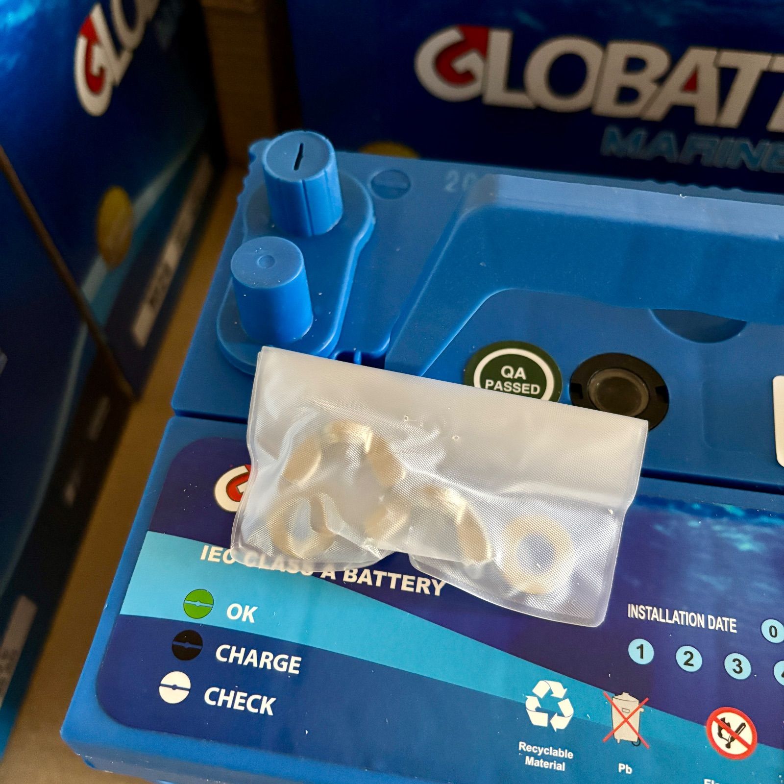 ディープサイクルバッテリー グロバットM24 80AH マリンバッテリー