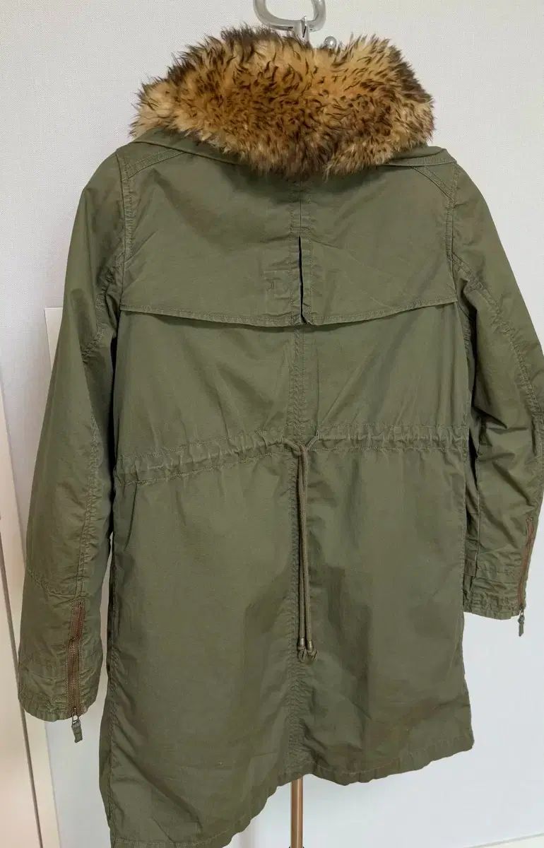 サースデーアイランド マウンテンパーカー