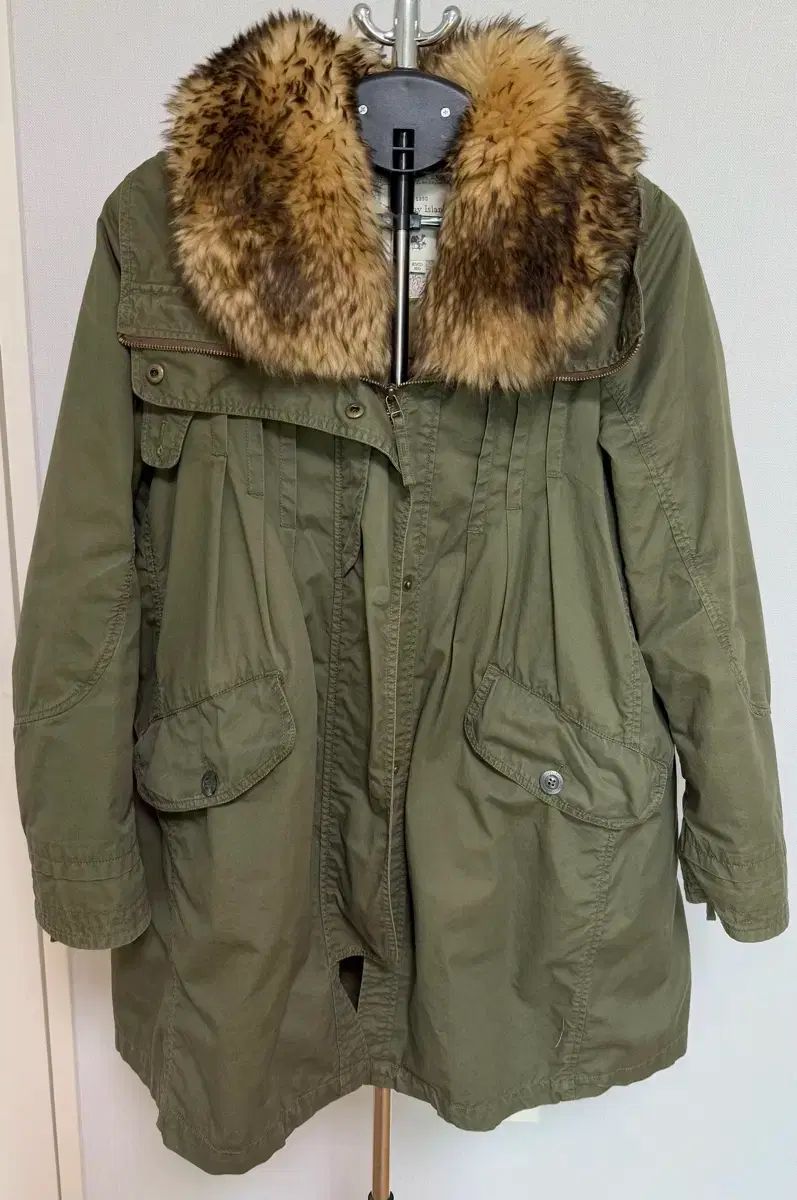 サースデーアイランド マウンテンパーカー