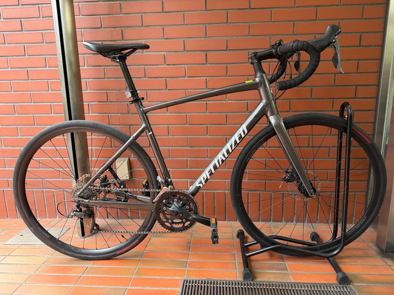 SP 22 Specialized ALLEZ E 5 DISC Claris 万能ロードバイク 車 超軽量アルミフレームロード サイズ56 175 184 cm