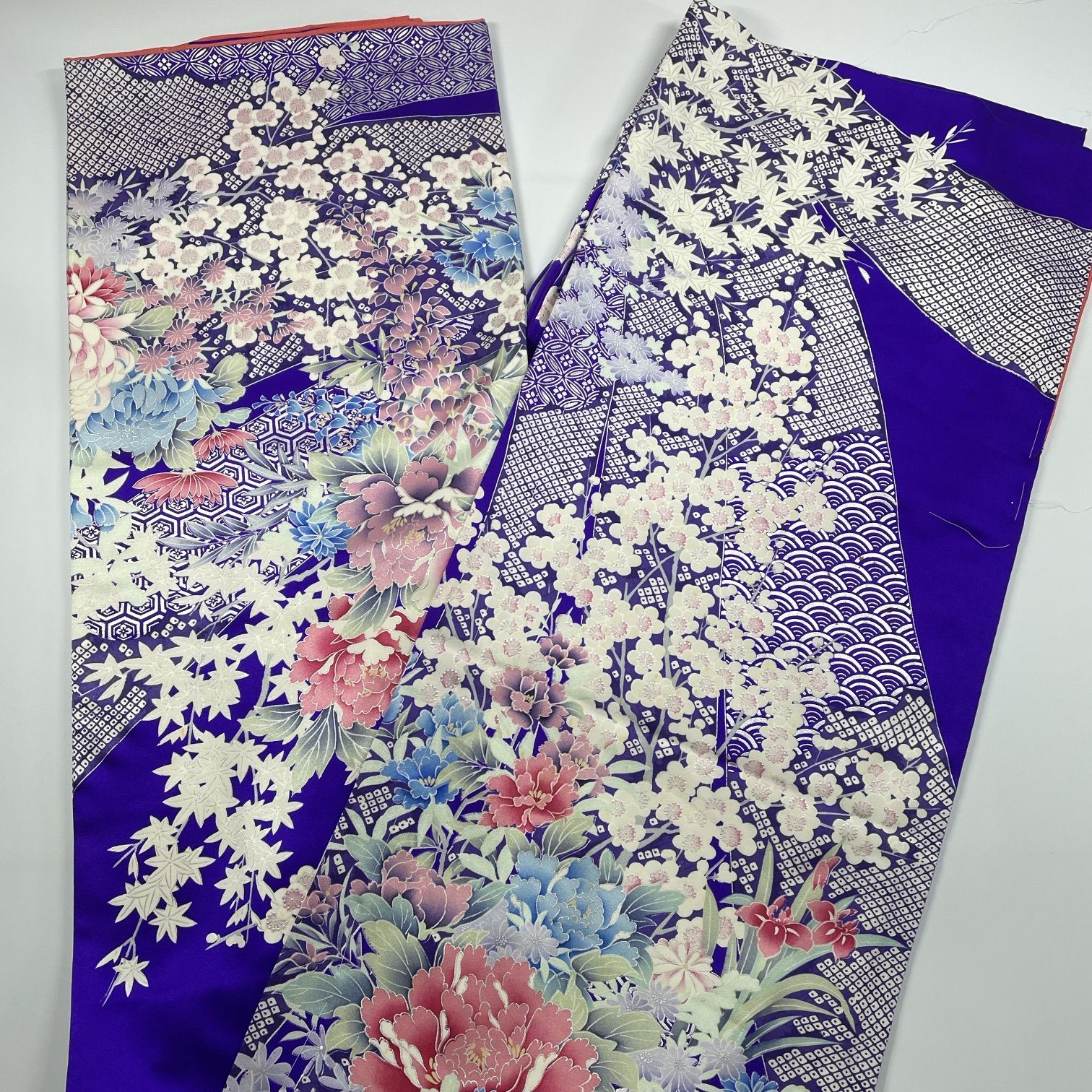 着物まとめ売り　正絹振袖4枚　留袖1枚　着用可　リメイク素材　目立った汚れなし 振袖 4枚 正絹 着物まとめ売り 同梱購入歓迎 リメイク用 着付け練習用