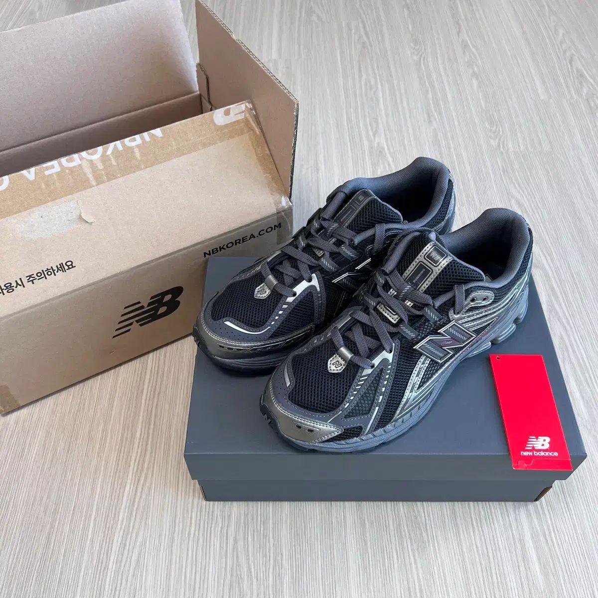 275 ニューバランス 1906R ブラック