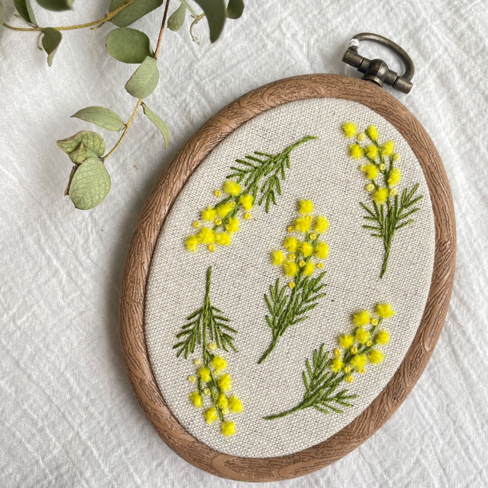 【未使用品】木製　花刺繍フレーム 置物 オーバル枠 ミモザ 刺繍フレーム インテリア 置物 春 - メルカリ