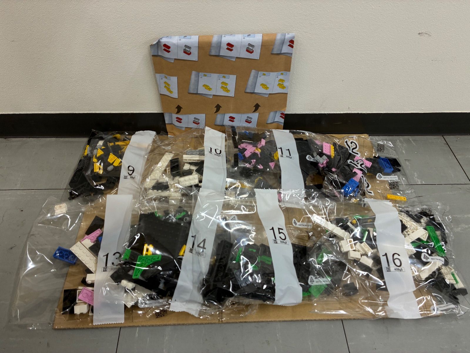  レゴ アート Keith Haring – 踊るフィギュア LEGO(レゴ) ブロック玩具