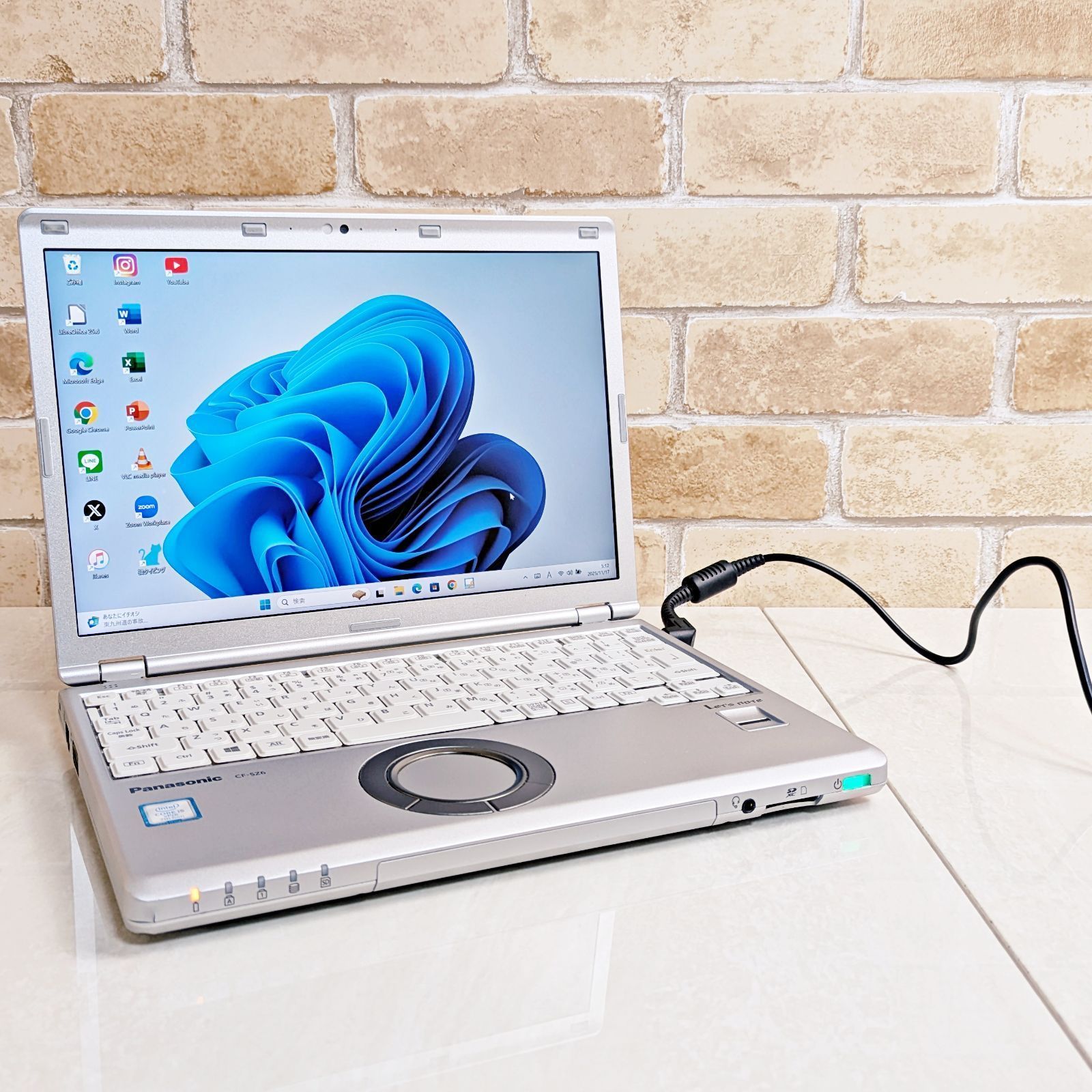 オフィス付き☆SSD256/第7世代i5 レッツノート 小型軽量！windows11