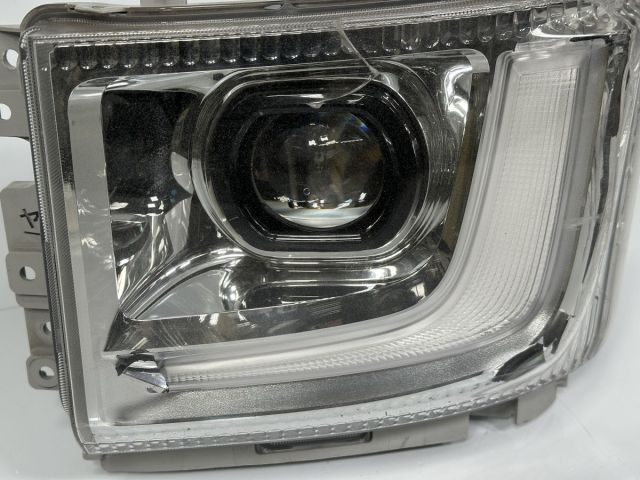 いすゞ ギガ 左 ヘッドライトアセンブリ 純正1-82110398-2 いすゞ ギガ 左 ヘッドライトアセンブリ 純正1-82110398-2 メッキ