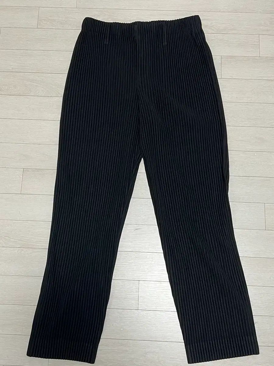 ISSEY MIYAKE ストレート フィット パンツ