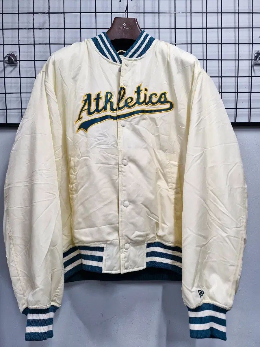 105XL NEW ERA オークランド・アスレチックス スタジアム ジャケット