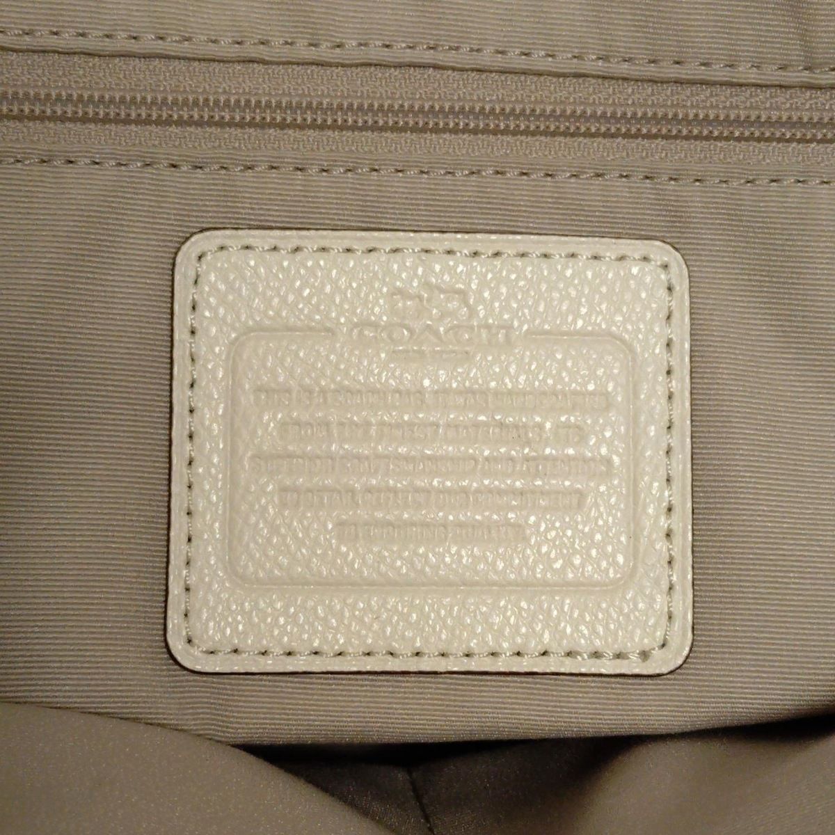 ピンクベージュ×白 レザー