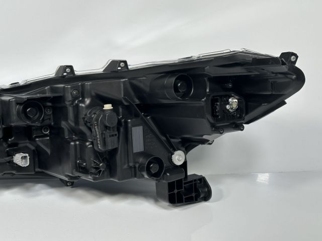 美品 トヨタカローラクロス 純正ヘッドライト　右側　81110-16810 カローラクロス ZVG11 ZVG15 ZSG10 純正 右ヘッドライト Assy RH LED