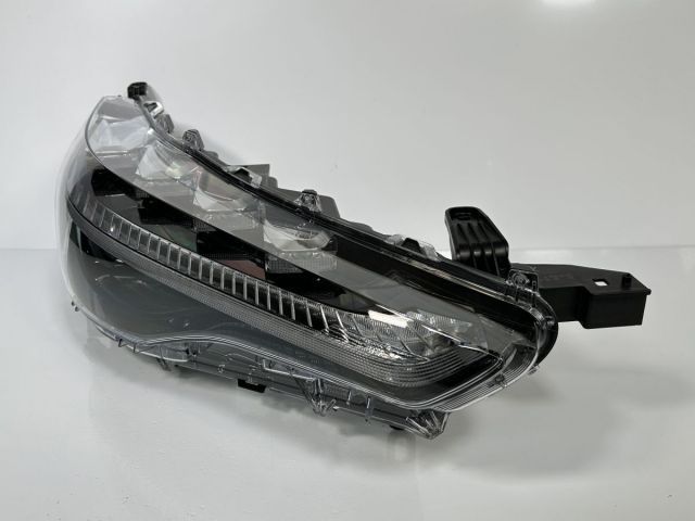 カローラクロス ZVG11 ZVG15 ZSG10 純正 右ヘッドライト Assy RH LED