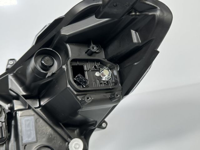 カローラクロス ZVG11 ZVG15 ZSG10 純正 右ヘッドライト Assy RH LED