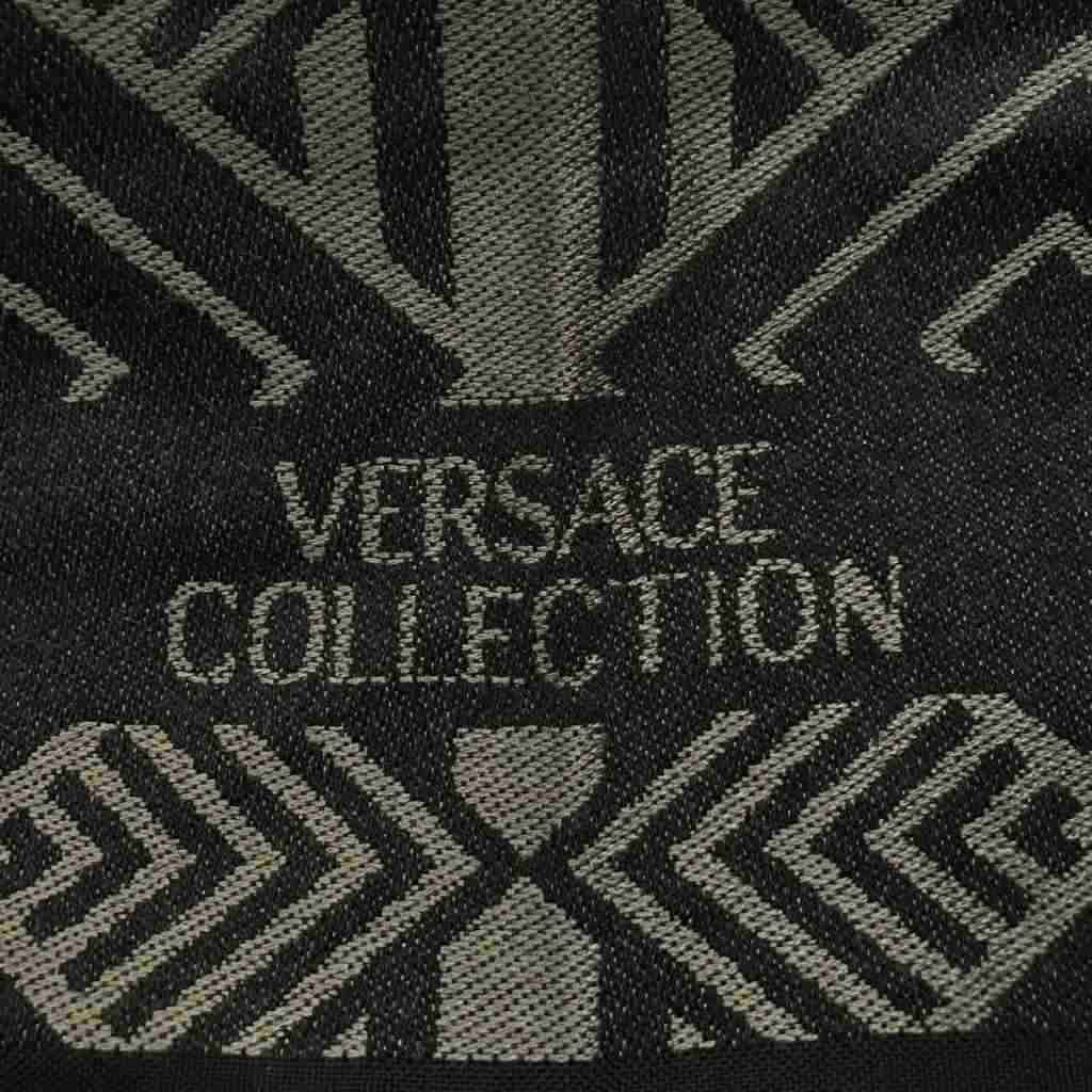 Gianni Versace ヴェルサーチェ　ロゴマフラー ストール　新品正規品 ジャンニヴェルサーチ ヴェルサーチェ GIANNI VERSACE マフラー