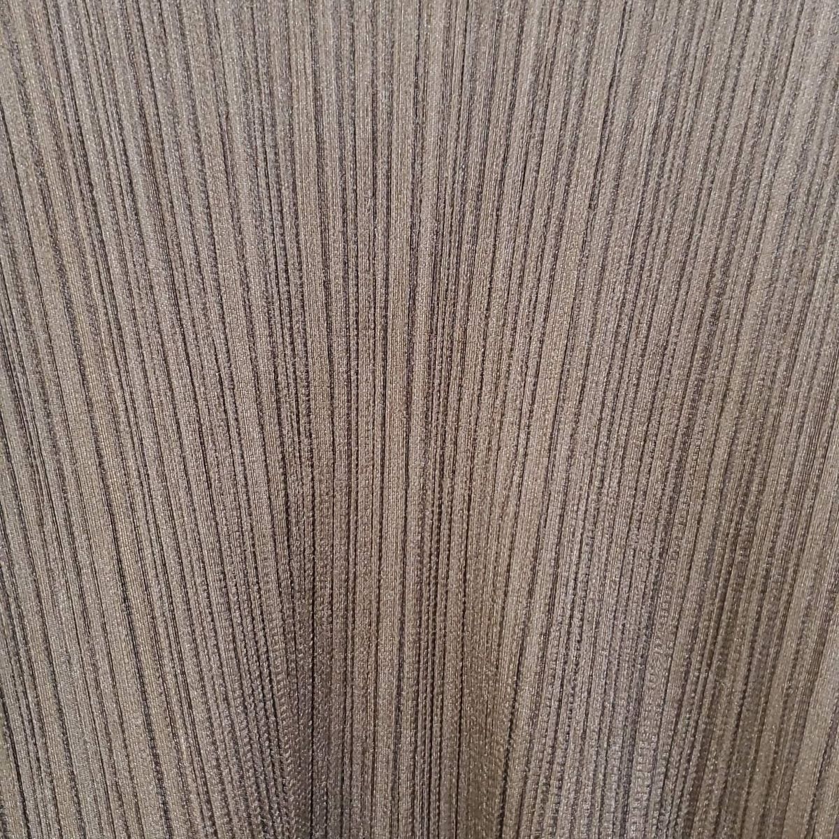 - ダークブラウン