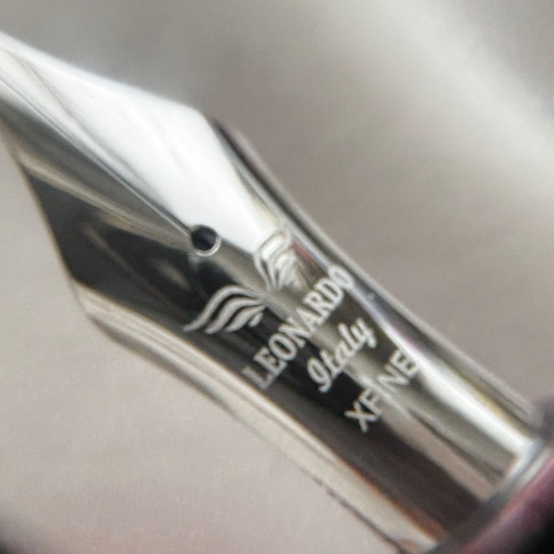  レオナルド万年筆 モーメント ゼロ グランデ2 0 エディション ストロベリー キャンディ 大型8号ニブ 細 XF 品 再入荷なし 万年筆 万年筆 インク