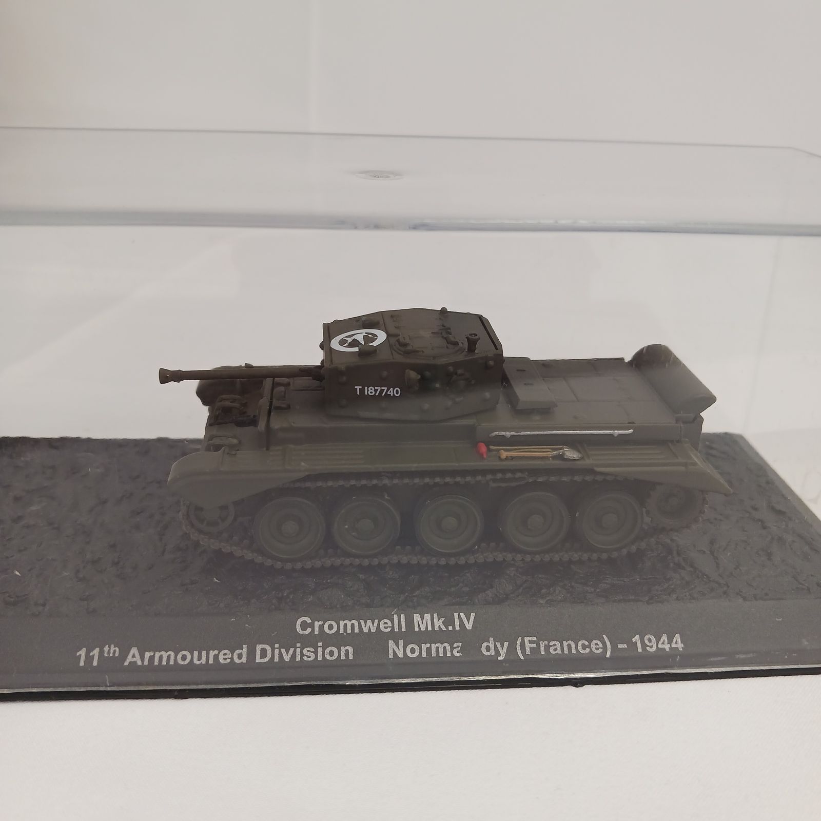 中古美品】デアゴスティーニ コンバット・タンクモデルコレクション