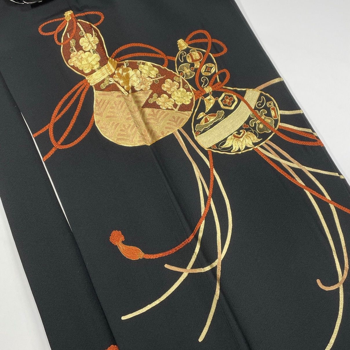 H286☆送料込み❣️ 黒留袖 着物 4枚 まとめ売り❣️ 黒留袖 4枚 正絹 着物まとめ売り 同梱購入歓迎 リメイク用 着付け練習