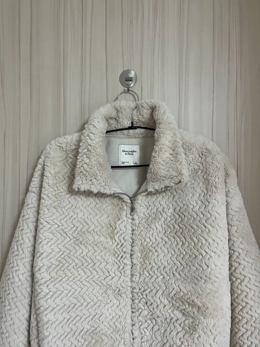 アバクロンビー コレクション ミュート ベージュ ファージャケット