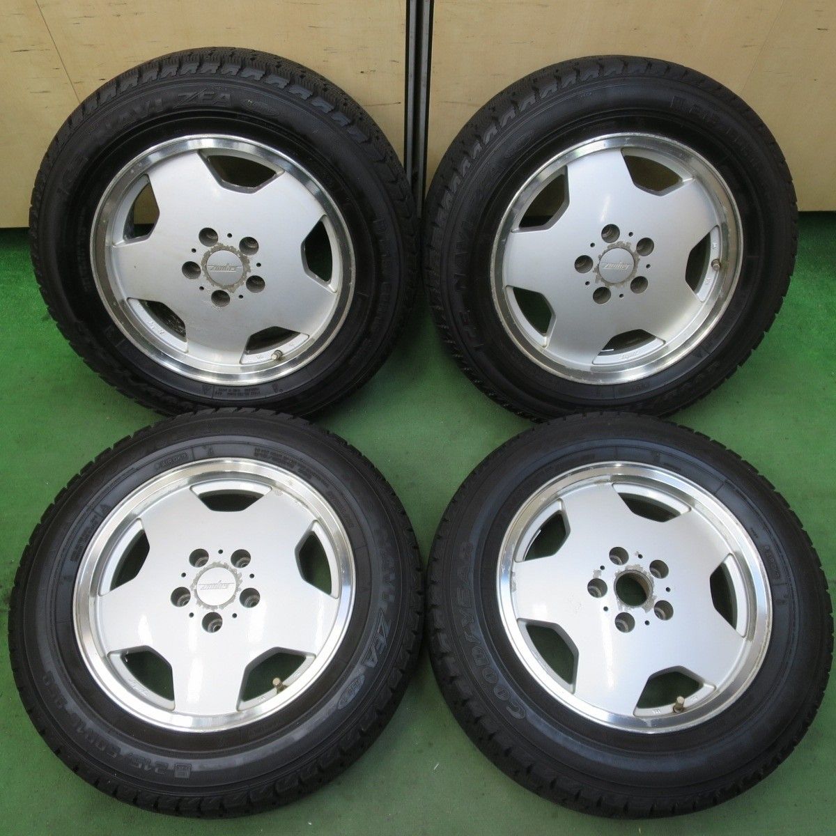 4本価格 スタッドレス 215 60 R 16 グッドイヤー アイスナビ ZEA Zauber ザウバー 16インチ PCD 114 3 5 H 5093015イス