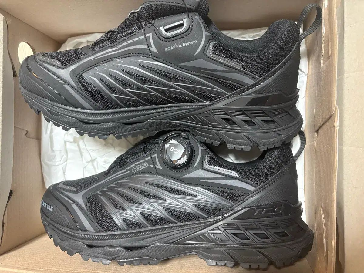  BLACK YAK ブラックヤク GORE TEX ゴアテックス 登山靴 新商品 登山靴 トレッキングシューズ アウトドアシューズ