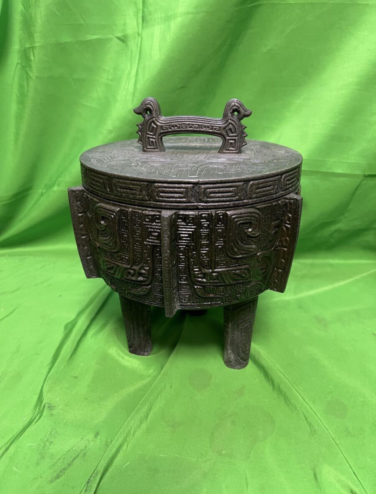 饕餮文銅器 三つ足香炉 台湾製 中華國寳 中国美術 蓋付 鋳銅製 青銅器